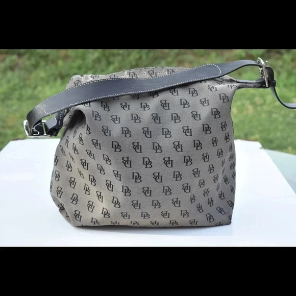 Dooney & Bourke logo hobo bag - Picture 1 of 8